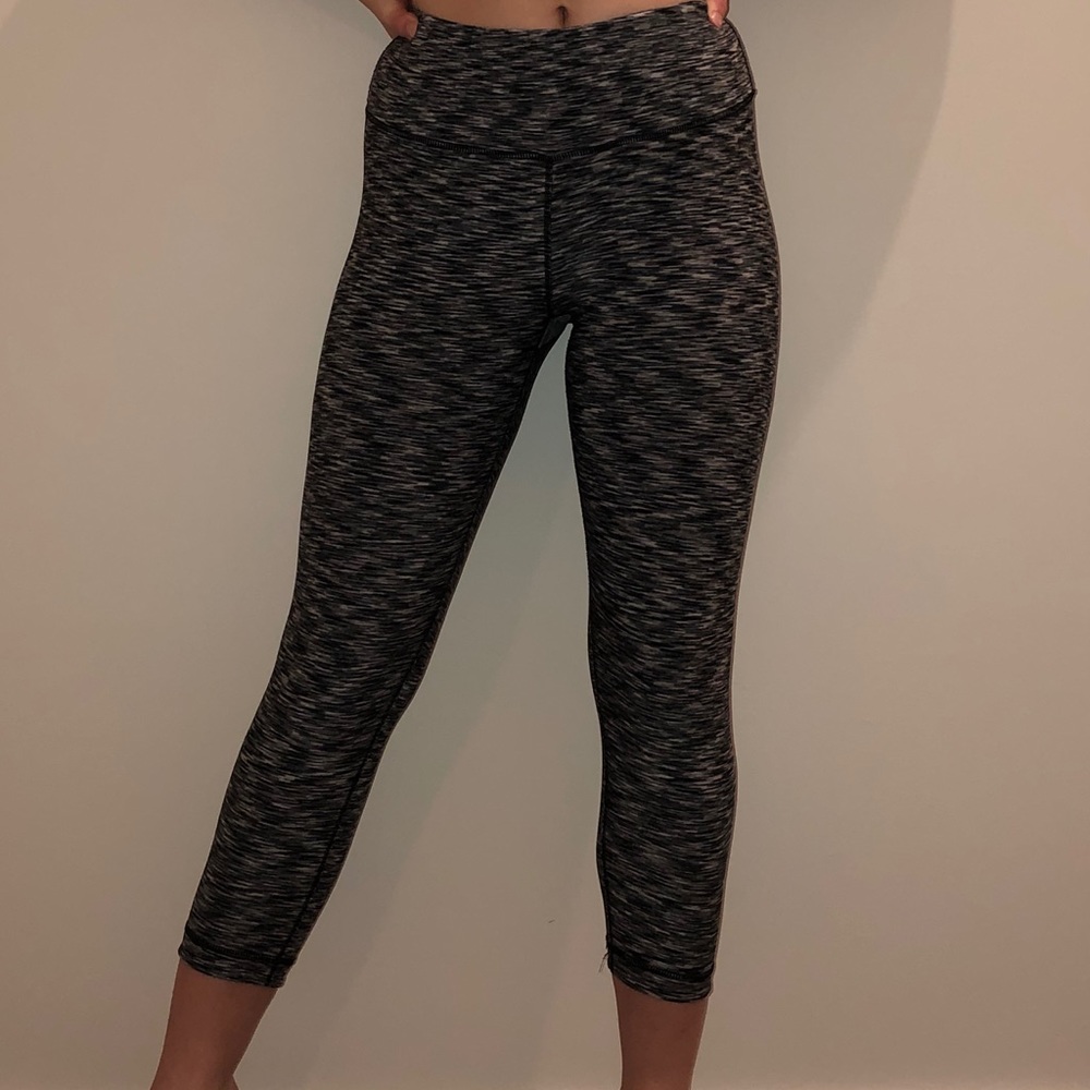 Reversible Crop-Length Athletic Leggings